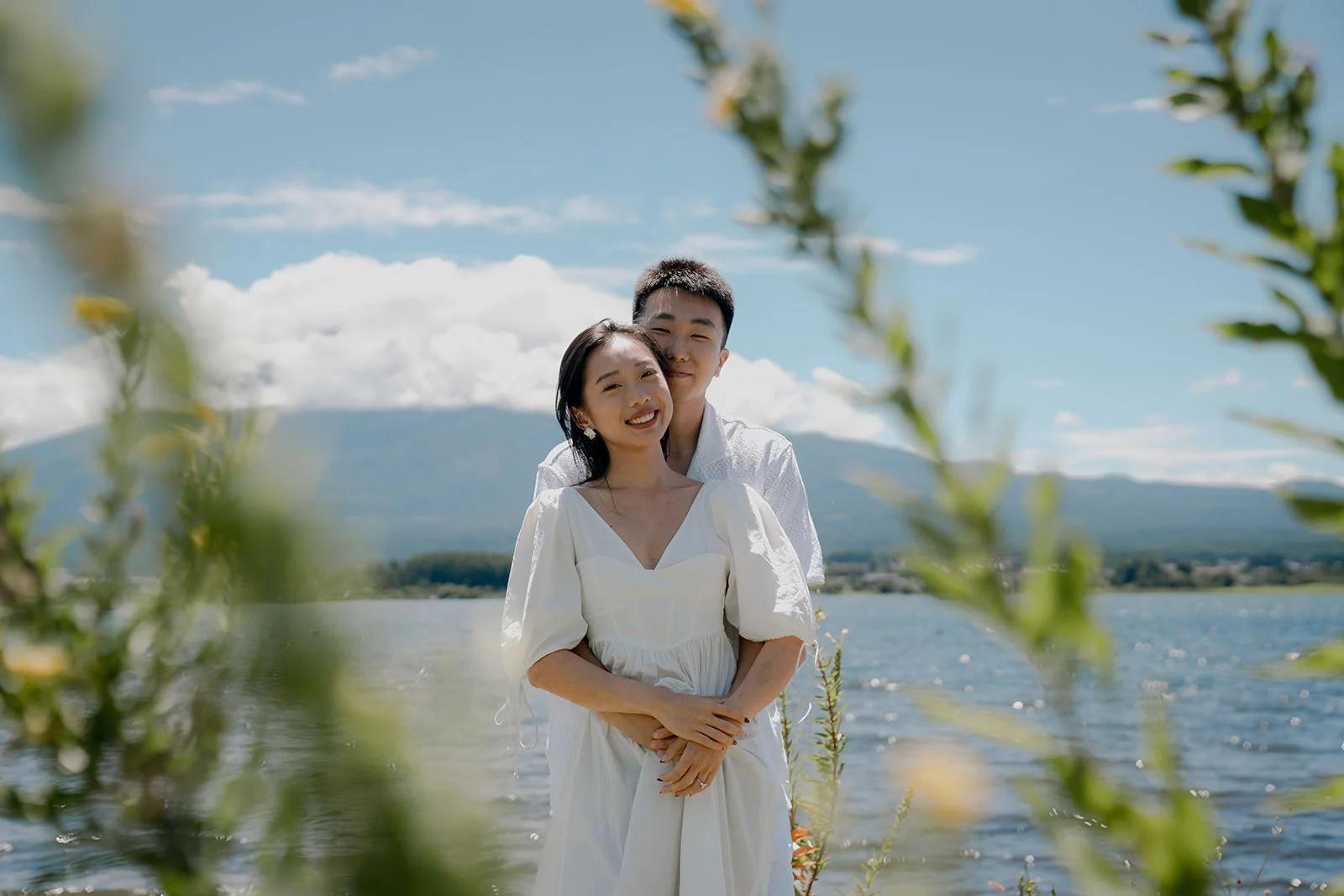 Couple portrait by the lake Kogamasao Memorial Park summer