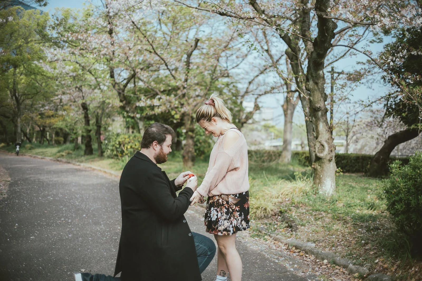 Cherry blossom proposal photoshoot at Osaka Castle 1 of 29