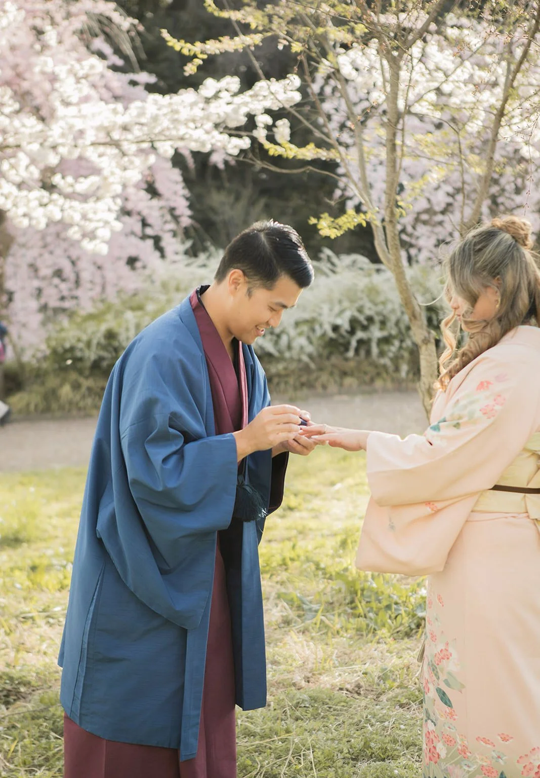 Kimono proposal photoshoot at Osaka Expo Park with cherry blossoms 7 of 27