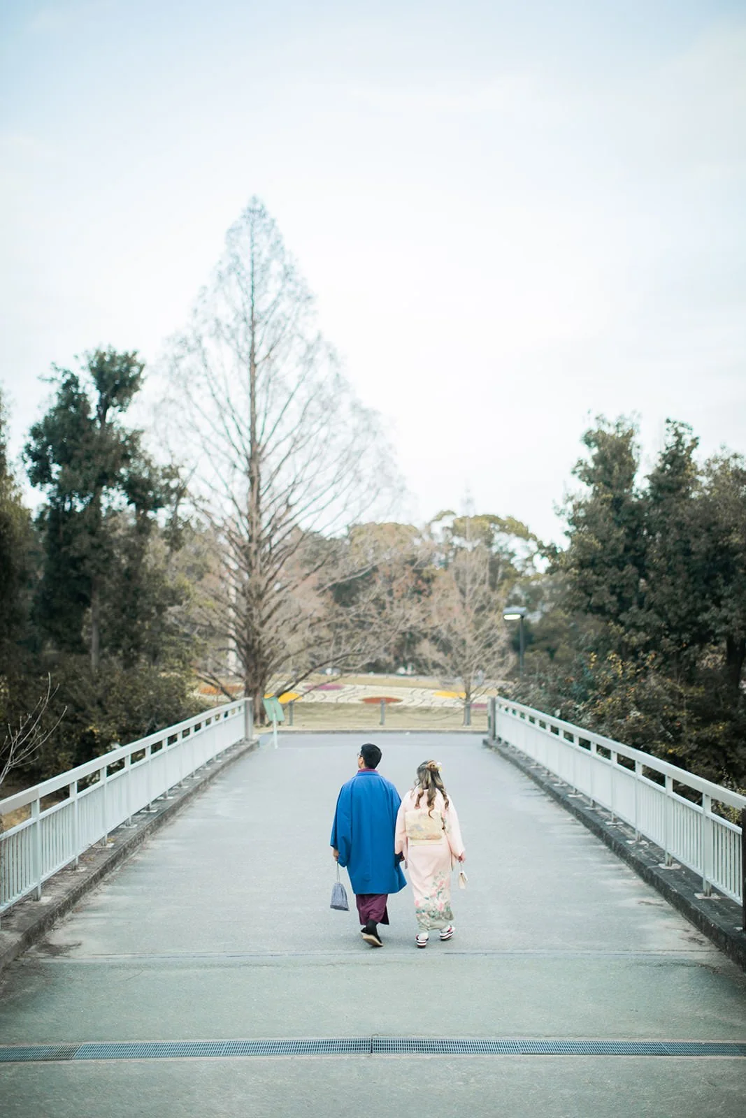 Kimono proposal photoshoot at Osaka Expo Park with cherry blossoms 25 of 27