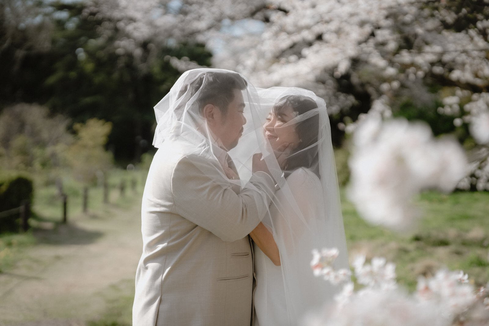 Pre-wedding photoshoot at Cherry Blossoms + Marunouchi, Tokyo, photo 4 of 30