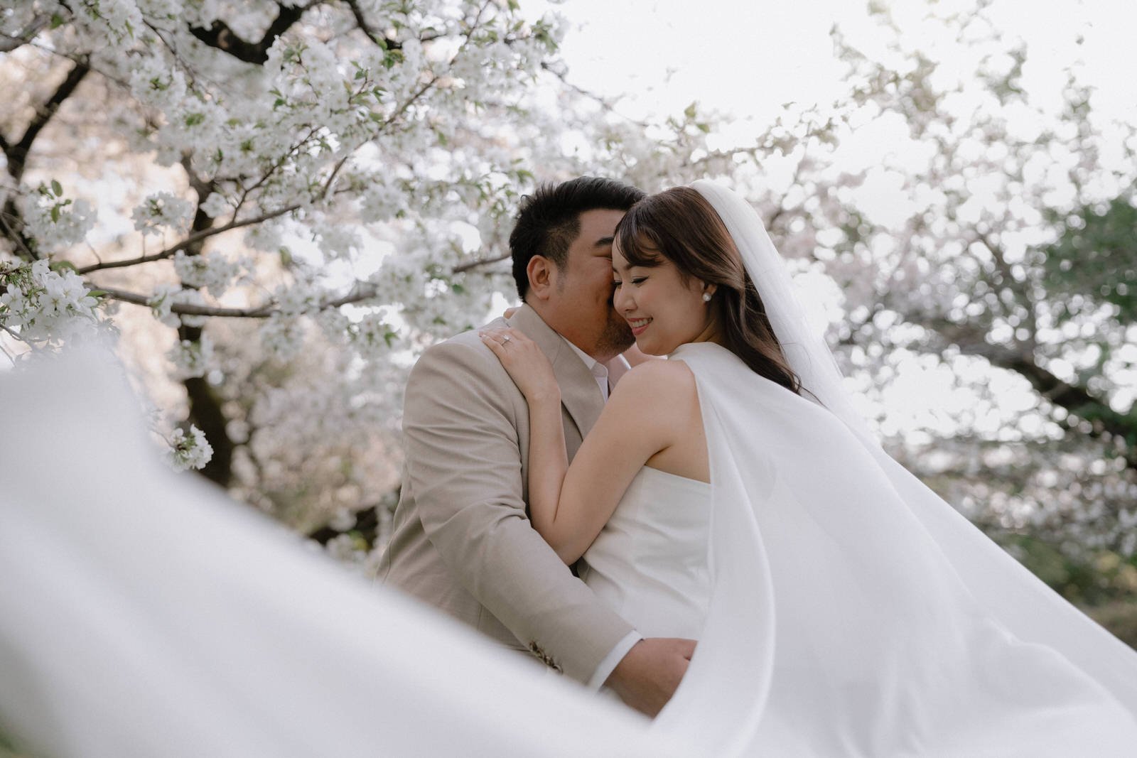 Pre-wedding photoshoot at cherry blossoms and Marunouchi, Tokyo