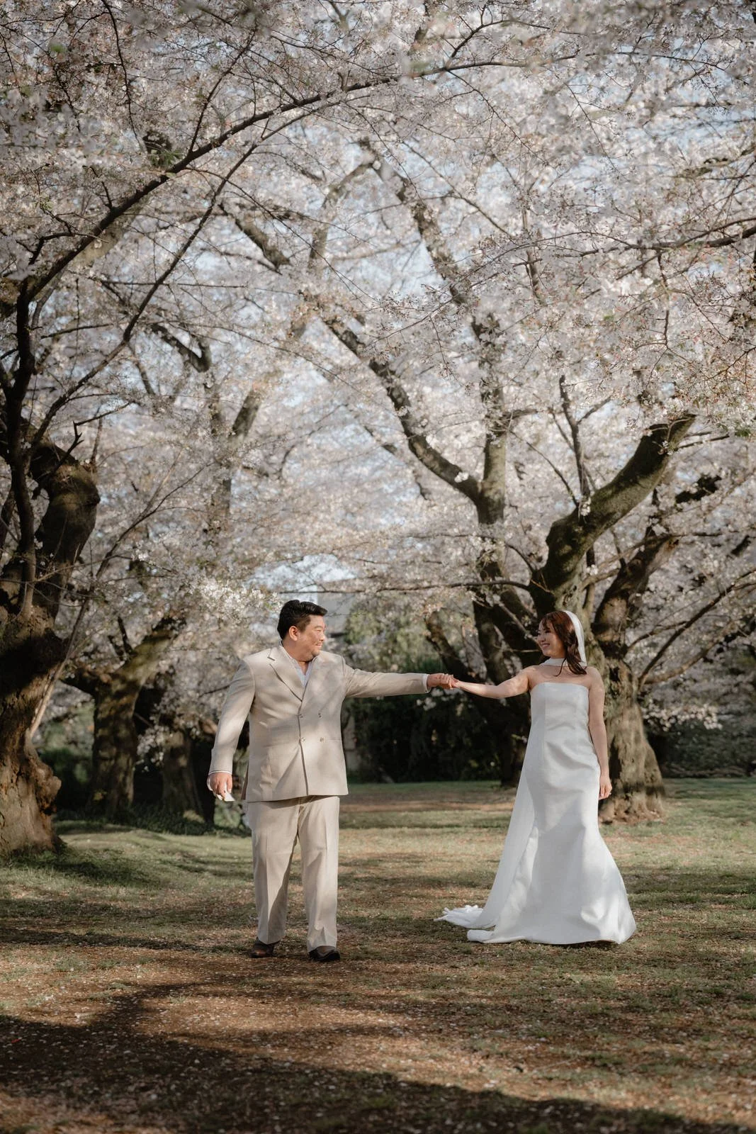 Pre-wedding photoshoot at Cherry Blossoms + Marunouchi, Tokyo, photo 18 of 30