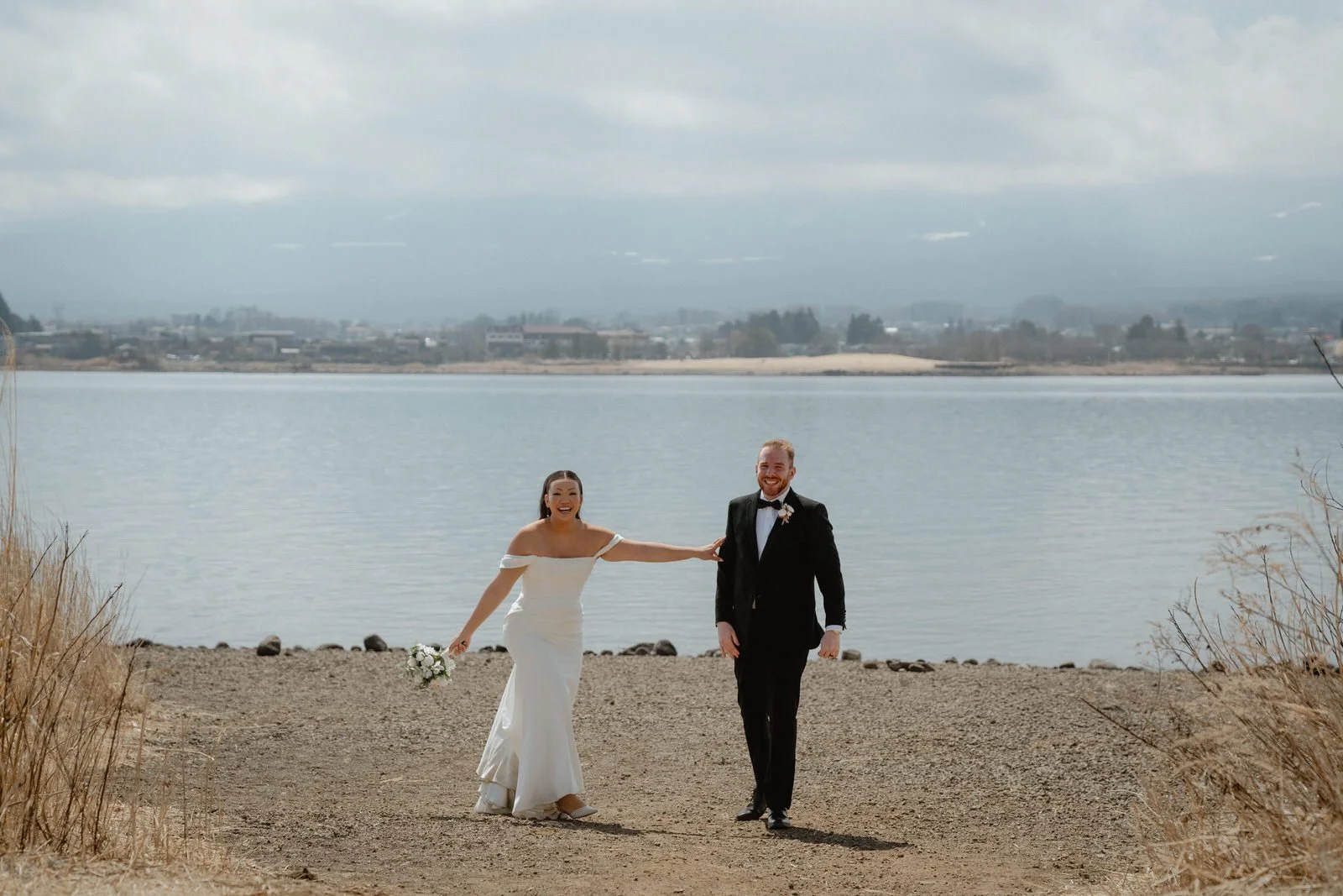Pre-wedding photoshoot at Lake Kawaguchi, Kawaguchiko, photo 17 of 25