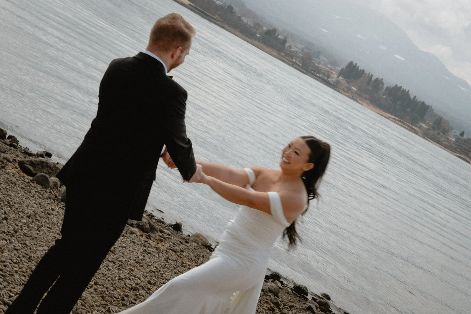 Pre-wedding photoshoot at Lake Kawaguchi, Kawaguchiko, photo 18 of 25