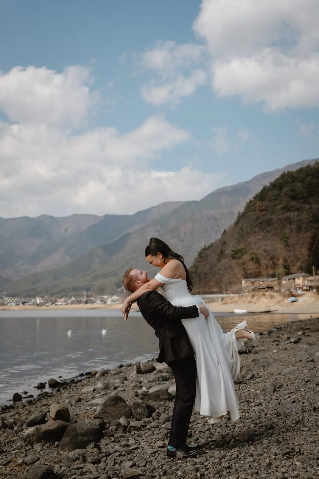 Pre-wedding photoshoot at Lake Kawaguchi, Kawaguchiko, photo 19 of 25