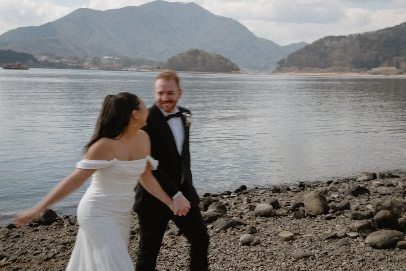 Pre-wedding photoshoot at Lake Kawaguchi, Kawaguchiko, photo 24 of 25