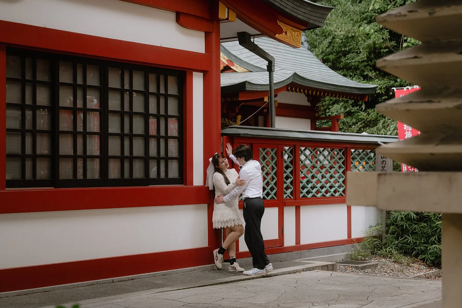 Pre-wedding photoshoot at Hie Shrine + Yurakucho, Tokyo, photo 12 of 14
