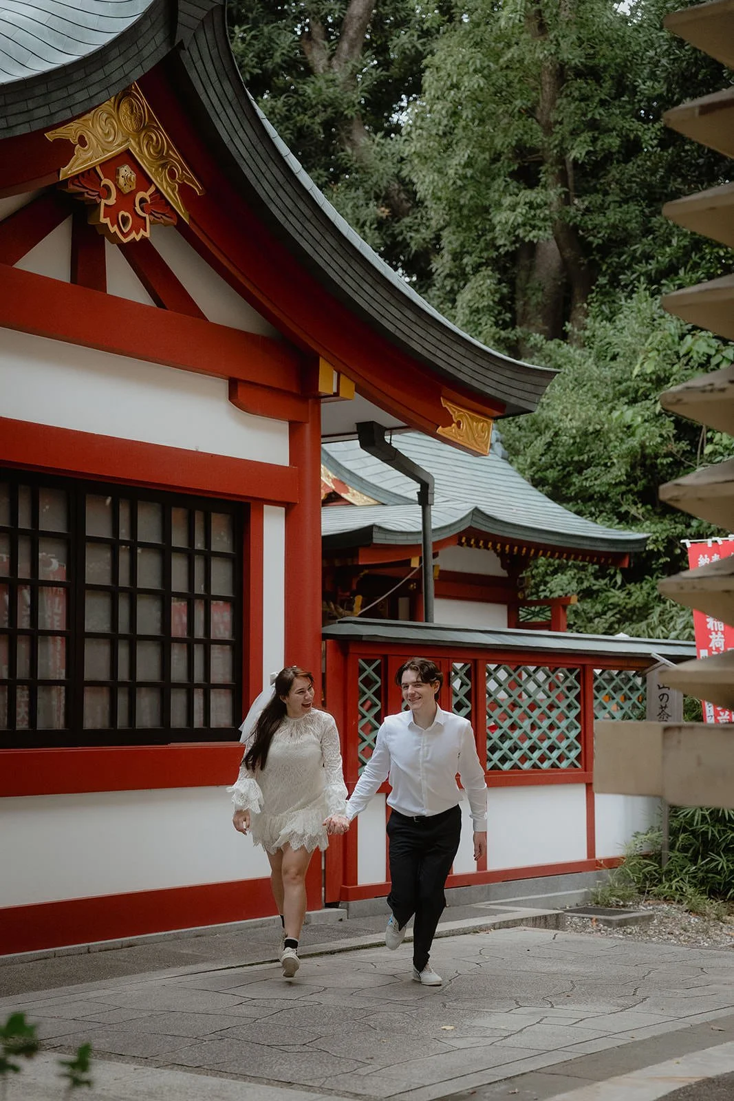 Pre-wedding photoshoot at Hie Shrine + Yurakucho, Tokyo, photo 13 of 14