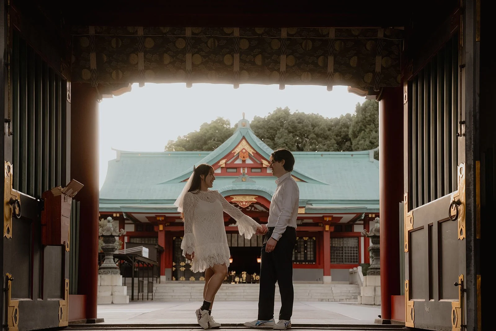 Pre-wedding photoshoot at Hie Shrine + Yurakucho, Tokyo, photo 14 of 14