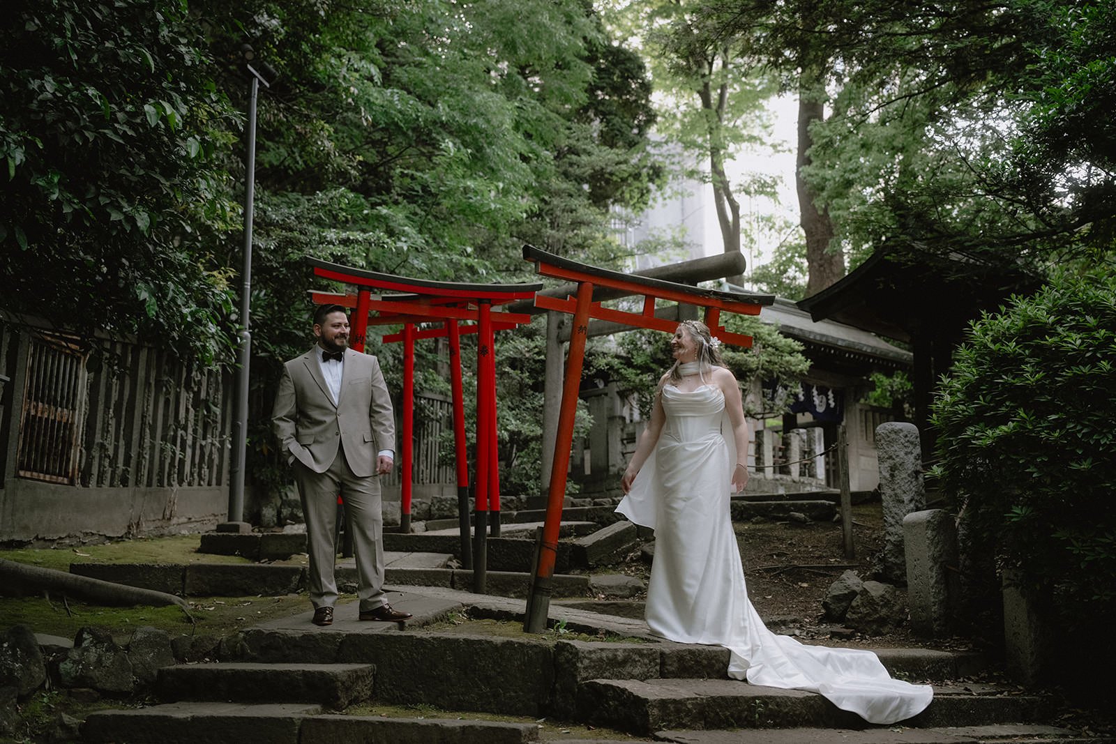 Pre-wedding photoshoot at Nezu Shrine, Tokyo, photo 1 of 30