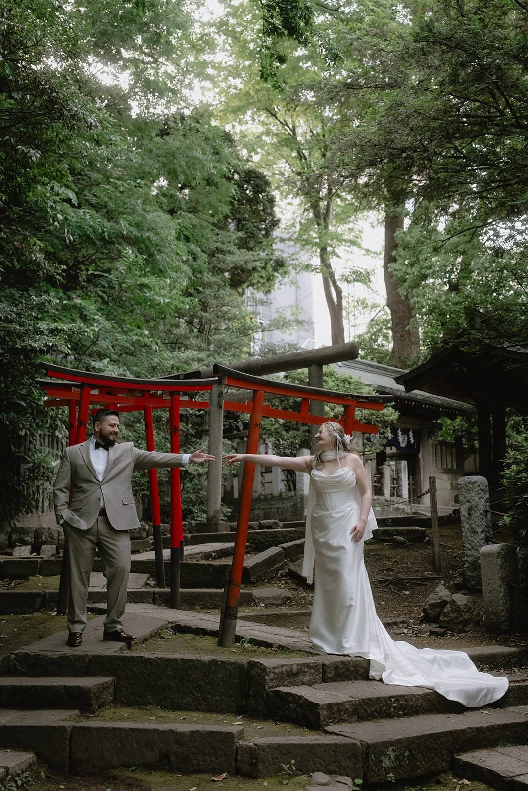 Pre-wedding photoshoot at Nezu Shrine, Tokyo, photo 2 of 30