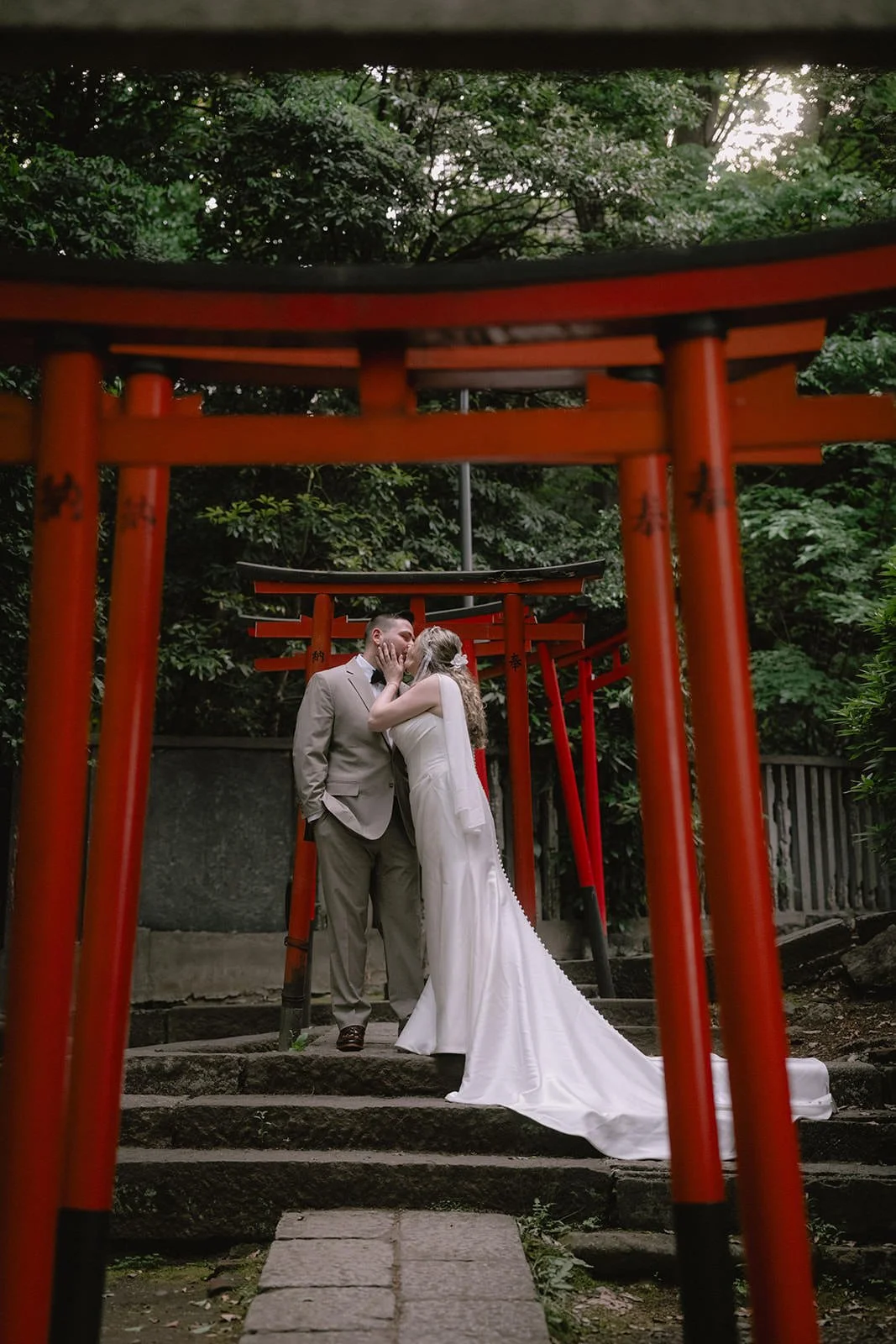 Pre-wedding photoshoot at Nezu Shrine, Tokyo, photo 3 of 30