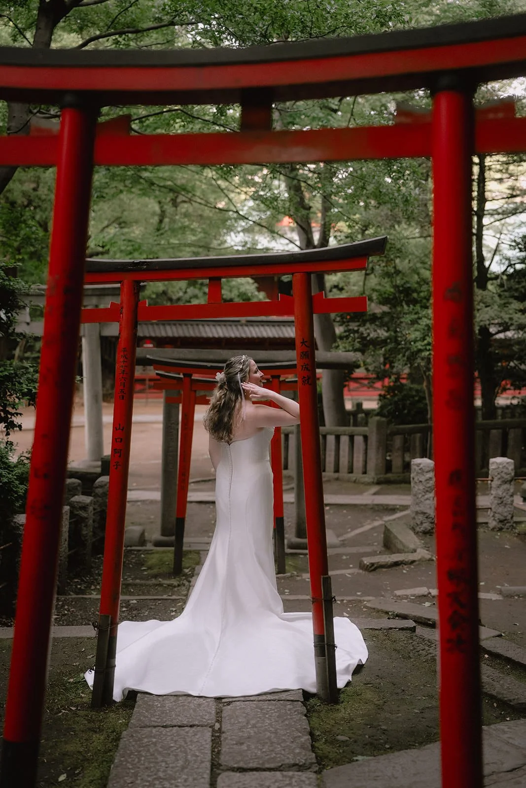 Pre-wedding photoshoot at Nezu Shrine, Tokyo, photo 7 of 30