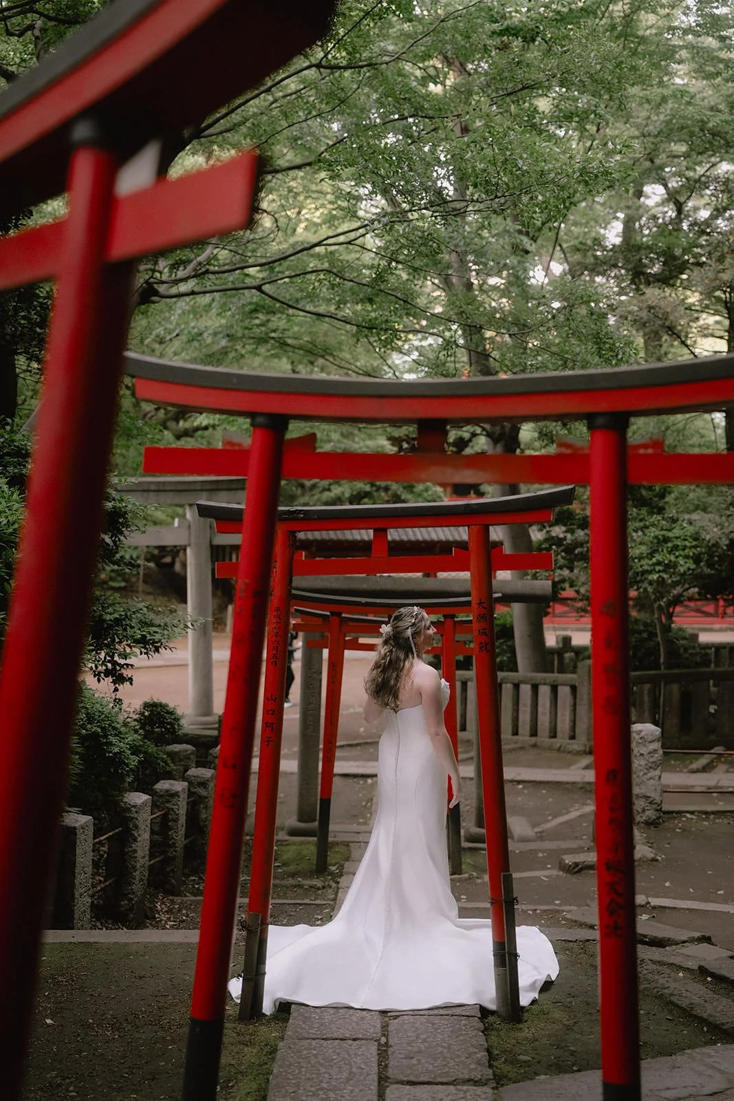 Pre-wedding photoshoot at Nezu Shrine, Tokyo, photo 8 of 30