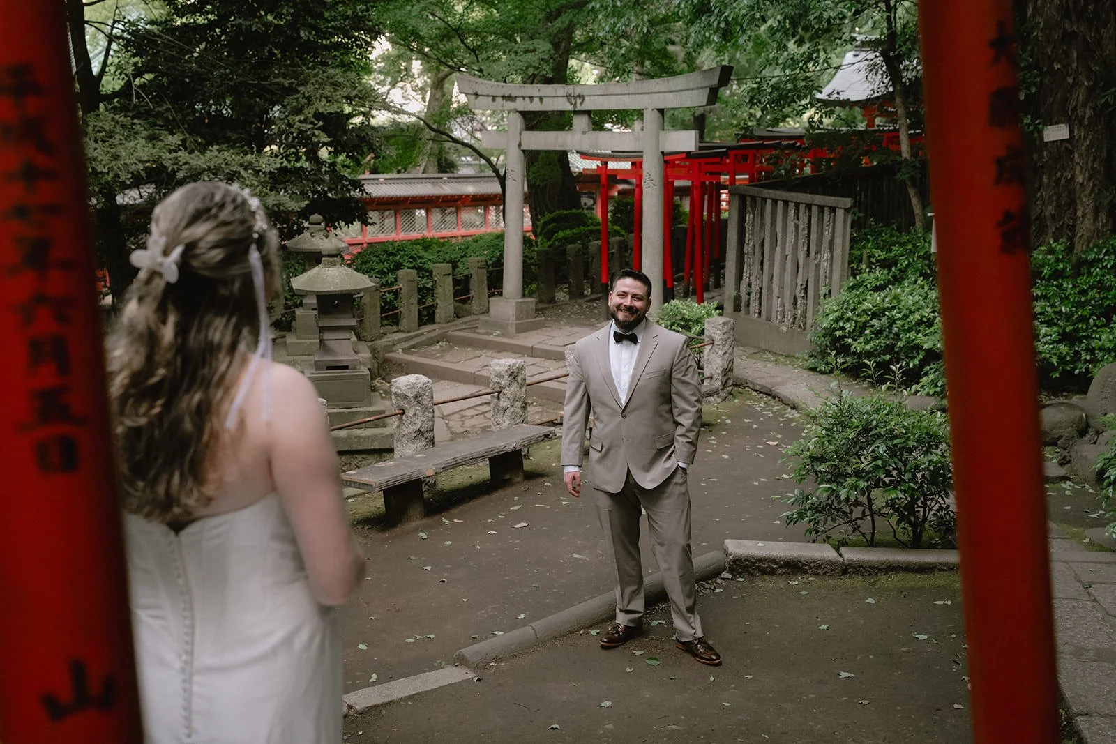 Pre-wedding photoshoot at Nezu Shrine, Tokyo, photo 10 of 30
