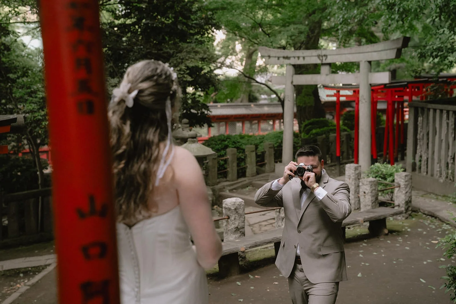 Pre-wedding photoshoot at Nezu Shrine, Tokyo, photo 11 of 30