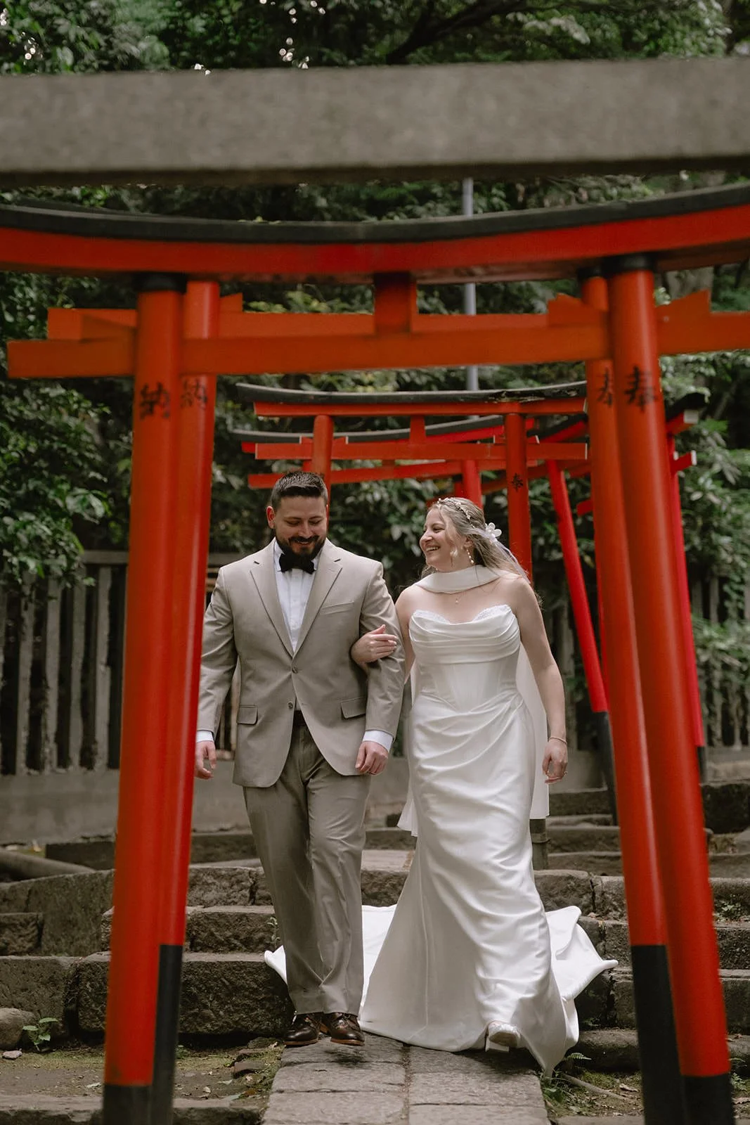 Pre-wedding photoshoot at Nezu Shrine, Tokyo, photo 13 of 30