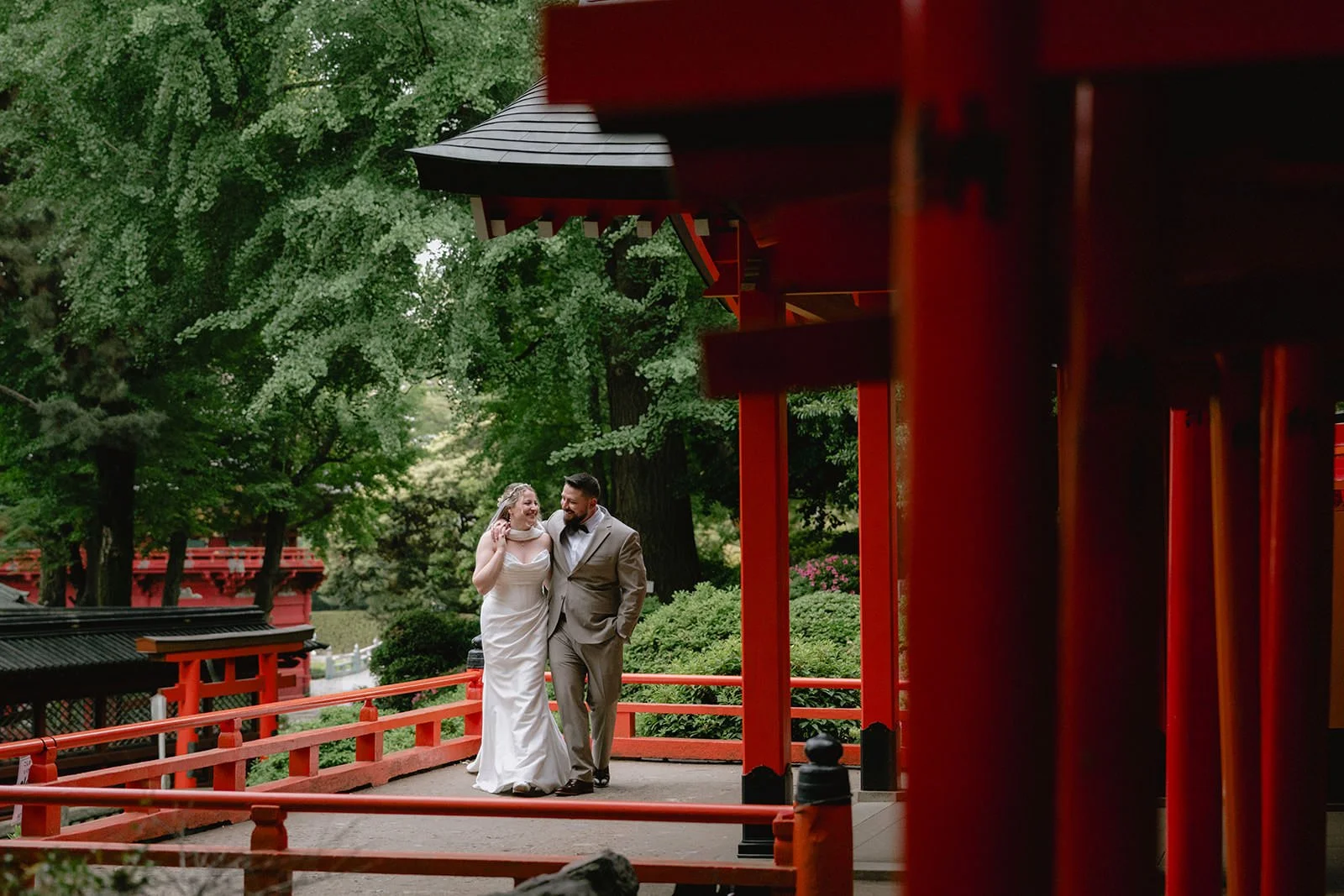 Pre-wedding photoshoot at Nezu Shrine, Tokyo, photo 15 of 30