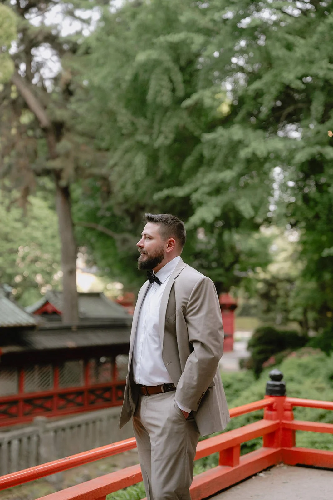 Pre-wedding photoshoot at Nezu Shrine, Tokyo, photo 16 of 30