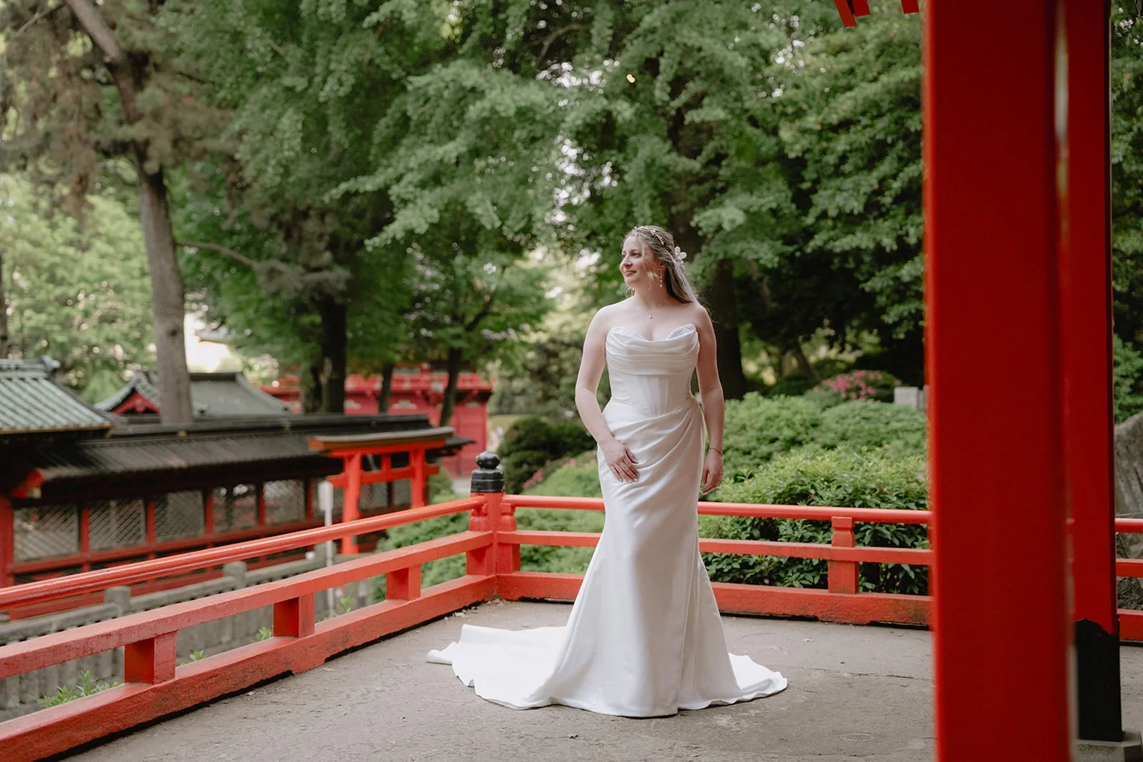 Pre-wedding photoshoot at Nezu Shrine, Tokyo, photo 19 of 30