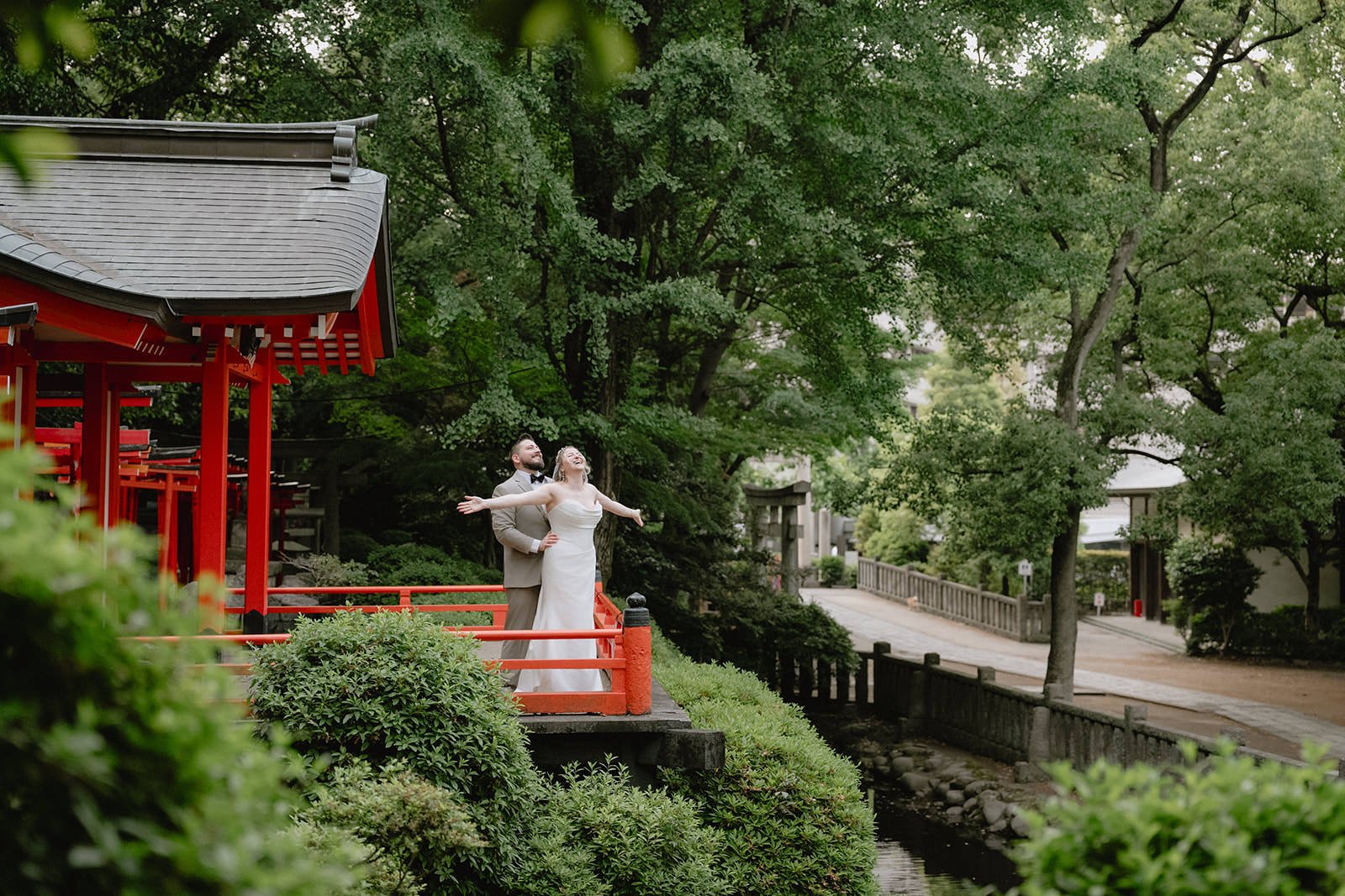 Pre-wedding photoshoot at Nezu Shrine, Tokyo, photo 20 of 30