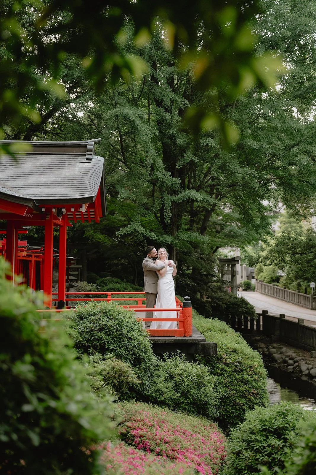 Pre-wedding photoshoot at Nezu Shrine, Tokyo, photo 21 of 30