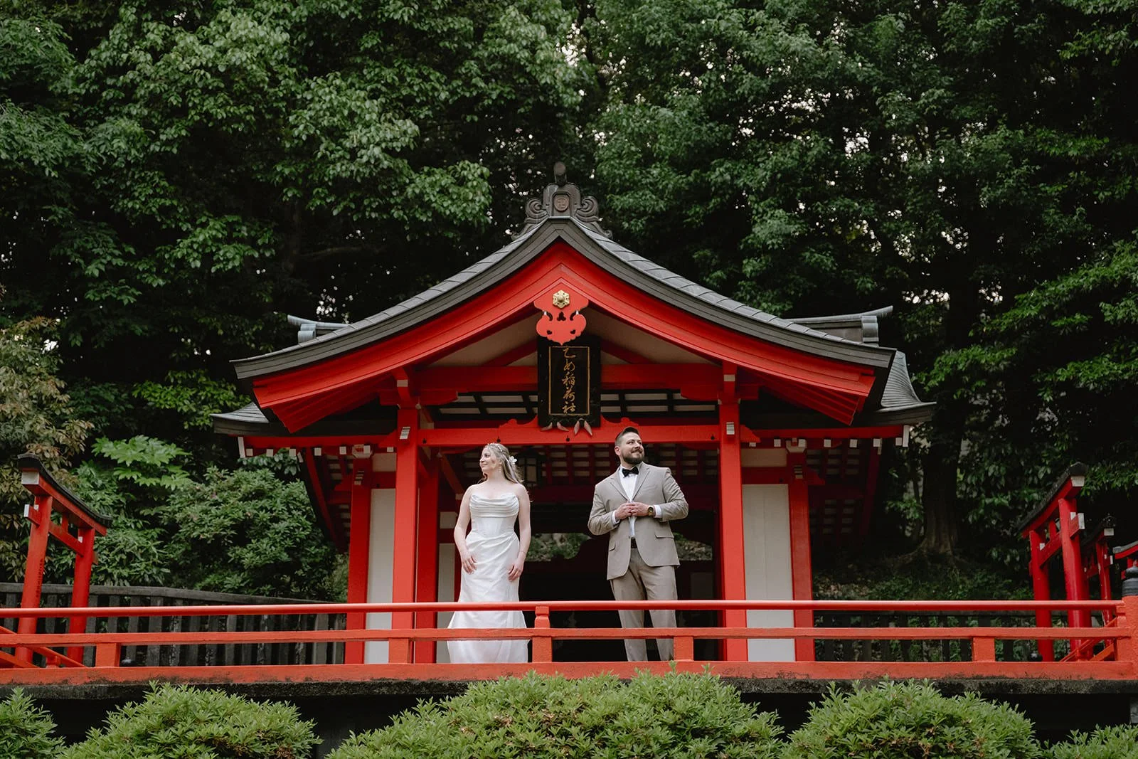 Pre-wedding photoshoot at Nezu Shrine, Tokyo, photo 23 of 30