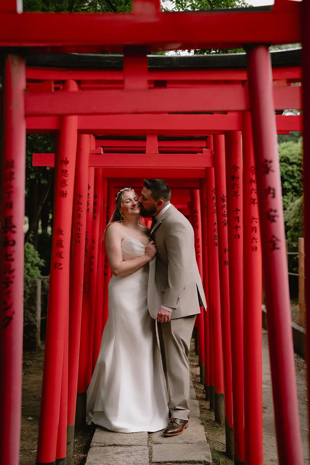 Pre-wedding photoshoot at Nezu Shrine, Tokyo, photo 24 of 30