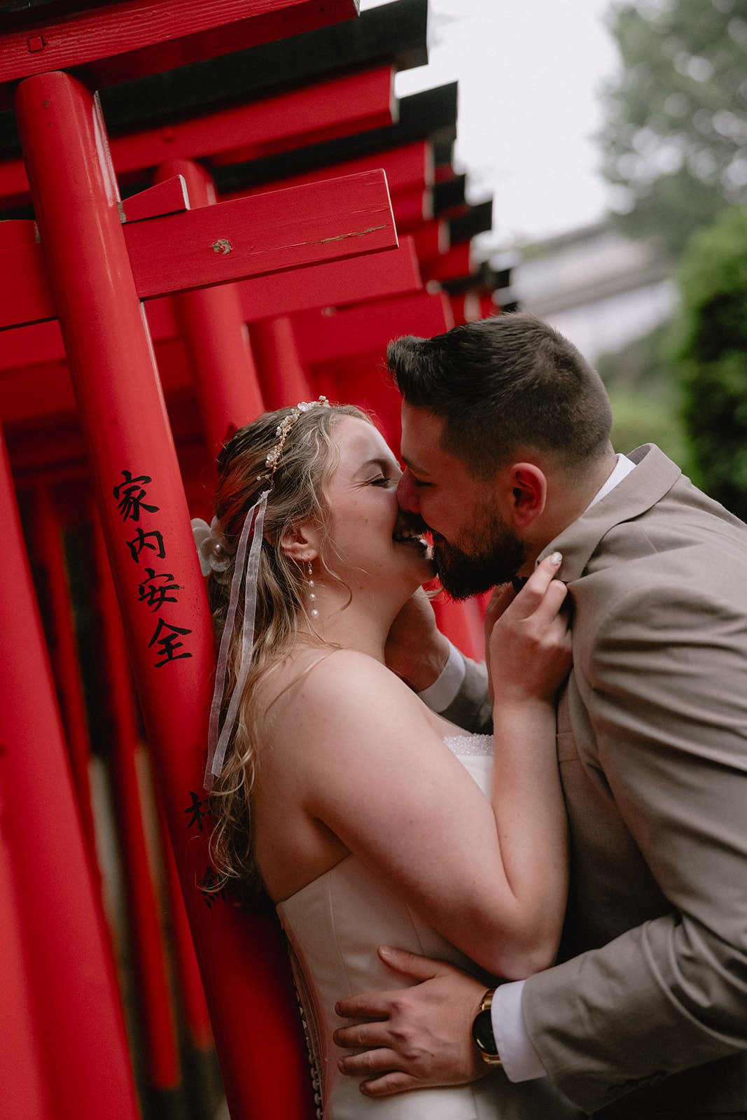 Pre-wedding photoshoot at Nezu Shrine, Tokyo, photo 27 of 30