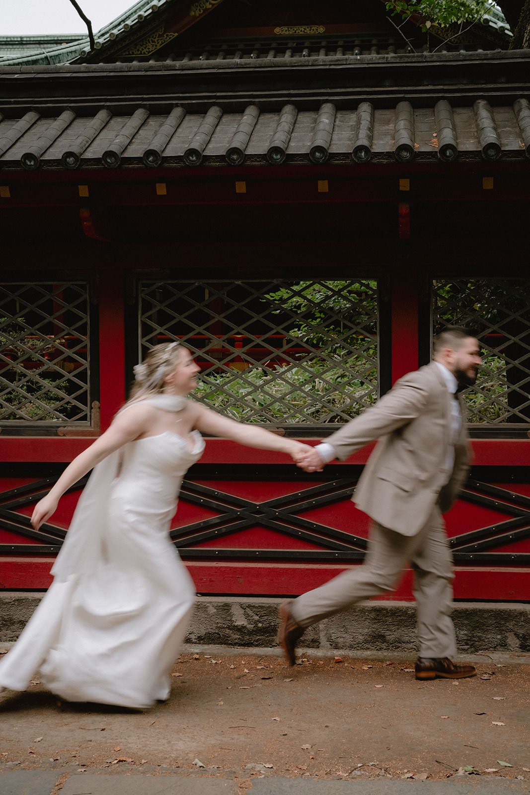 Pre-wedding photoshoot at Nezu Shrine, Tokyo, photo 30 of 30