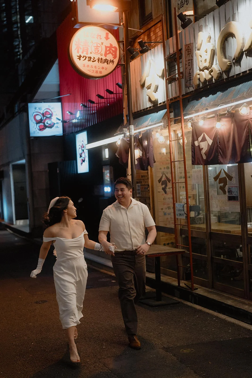 Pre-wedding photoshoot at Yurakucho, Tokyo, photo 2 of 30