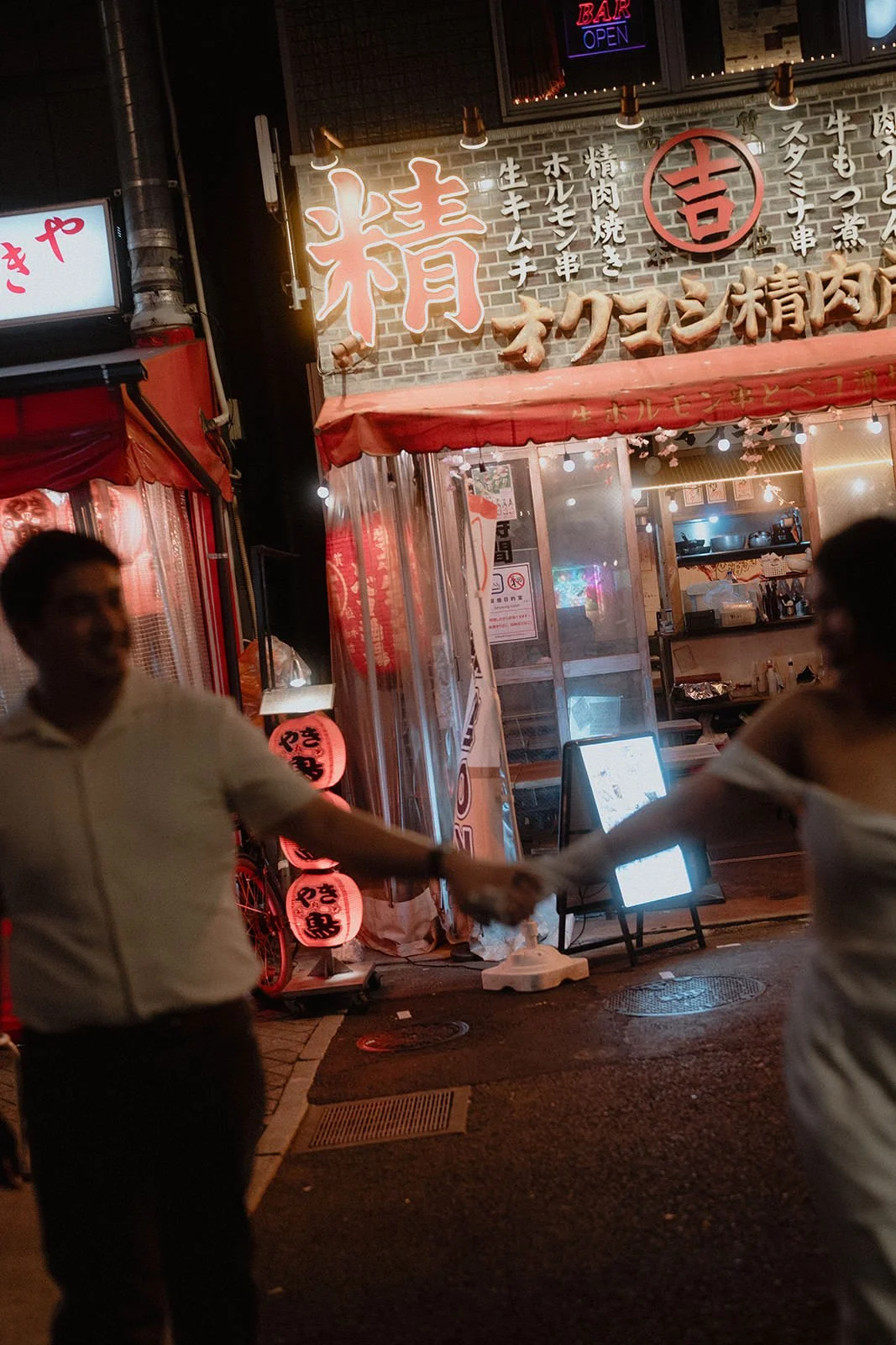 Pre-wedding photoshoot at Yurakucho, Tokyo, photo 12 of 30