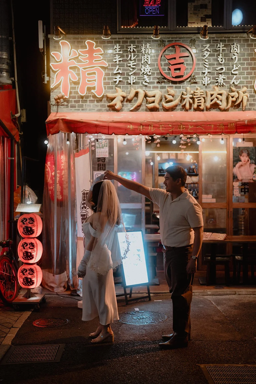 Pre-wedding photoshoot at Yurakucho, Tokyo, photo 13 of 30