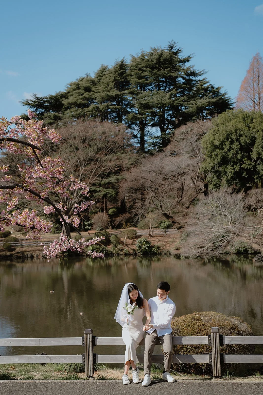 Pre-wedding photoshoot at Shinjuku Gyoen, Tokyo, photo 4 of 30