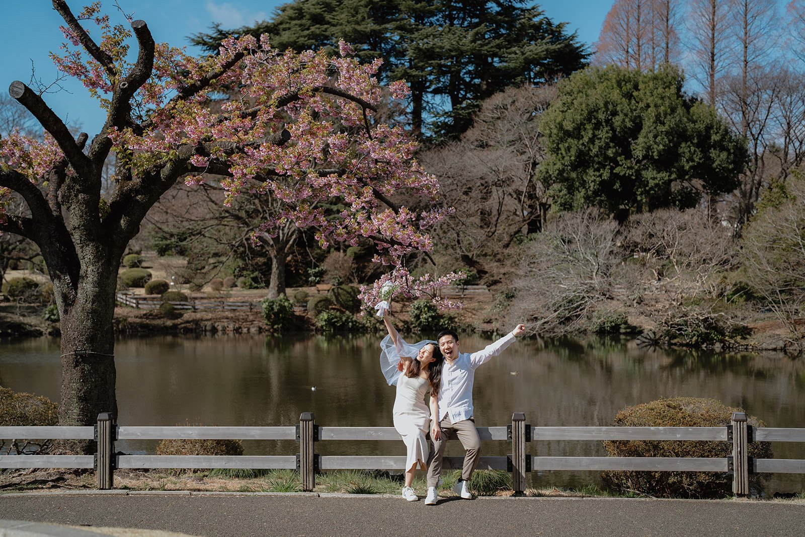 Pre-wedding photoshoot at Shinjuku Gyoen, Tokyo, photo 5 of 30