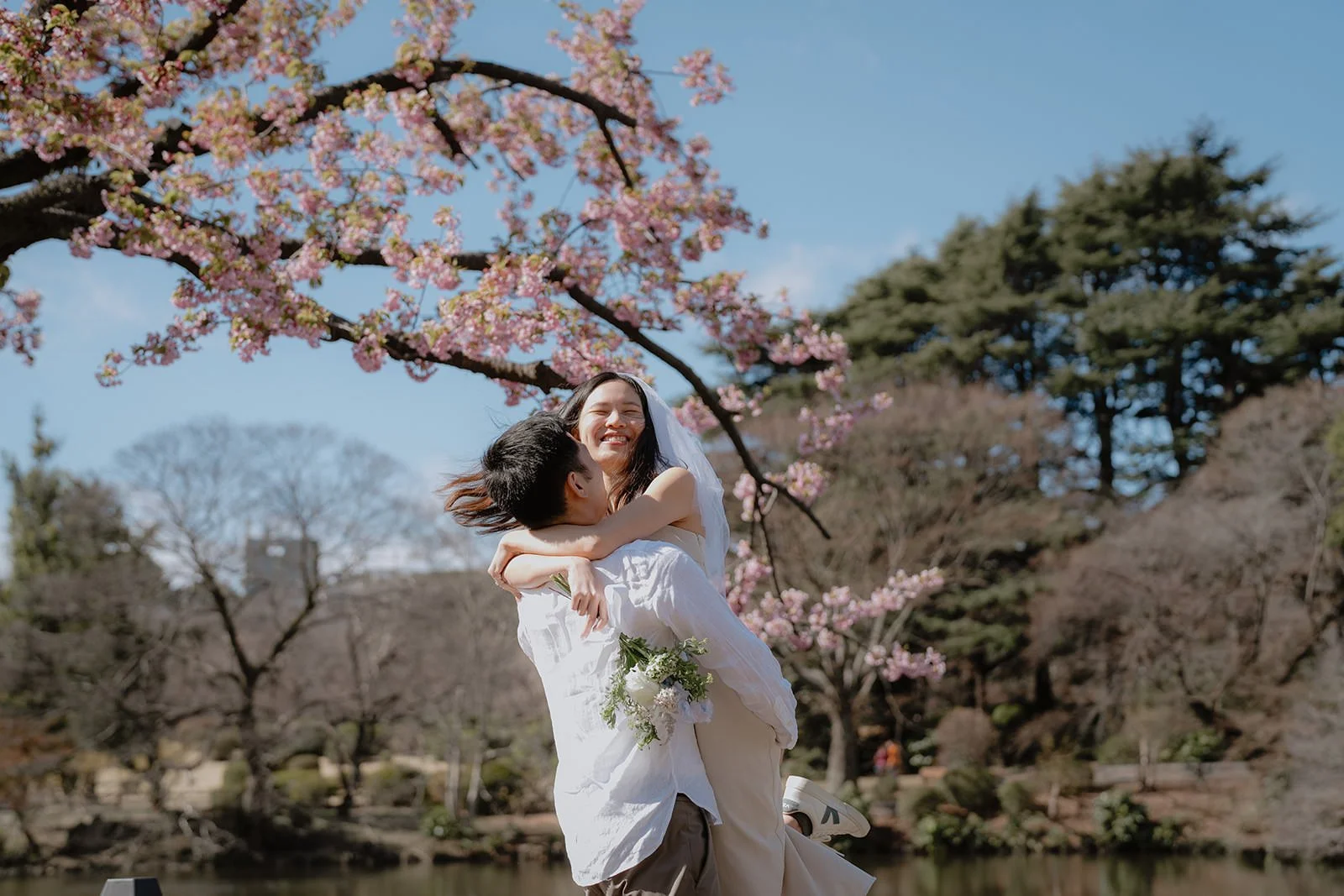Pre-wedding photoshoot at Shinjuku Gyoen, Tokyo, photo 11 of 30
