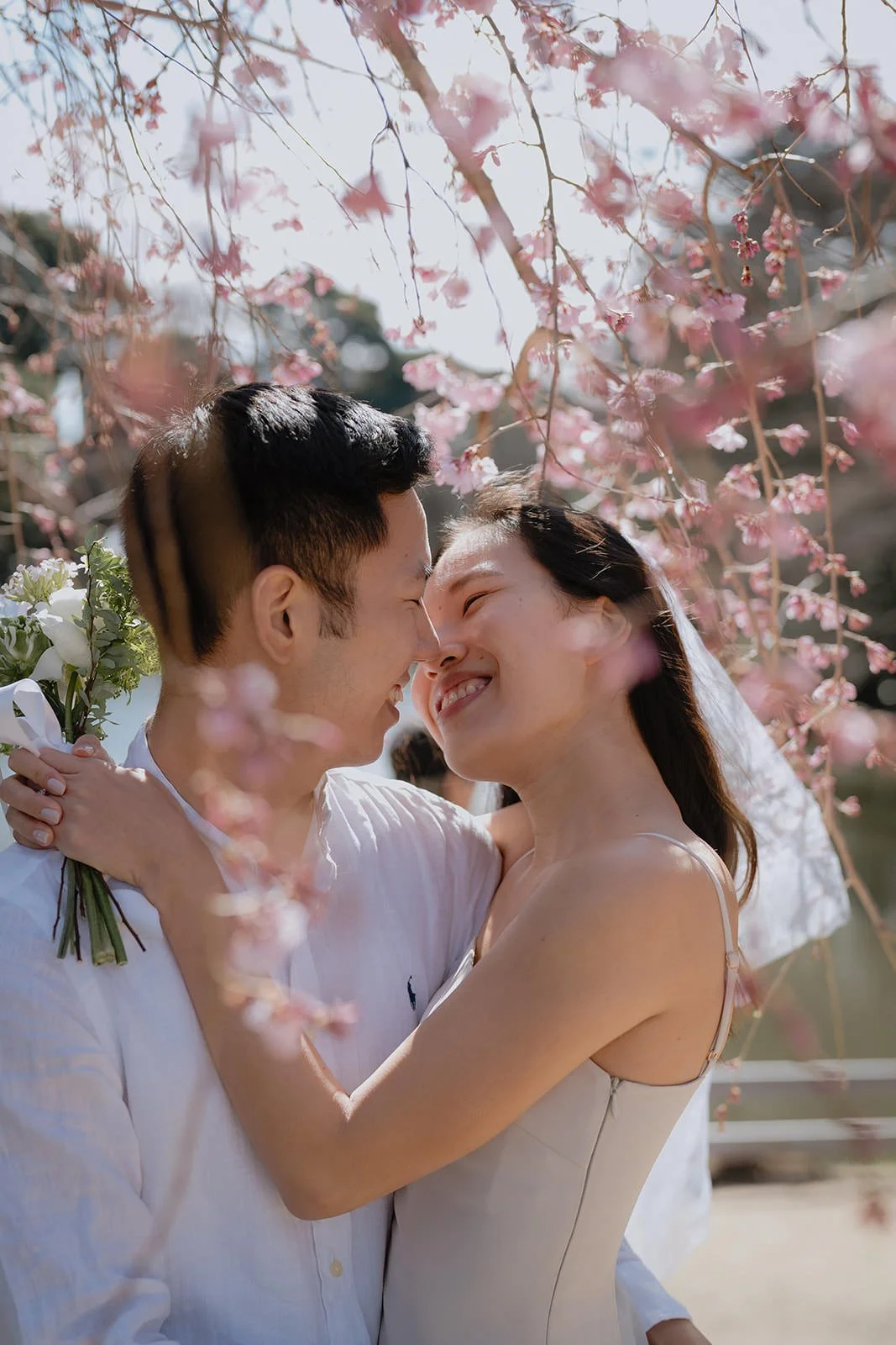 Pre-wedding photoshoot at Shinjuku Gyoen, Tokyo, photo 17 of 30