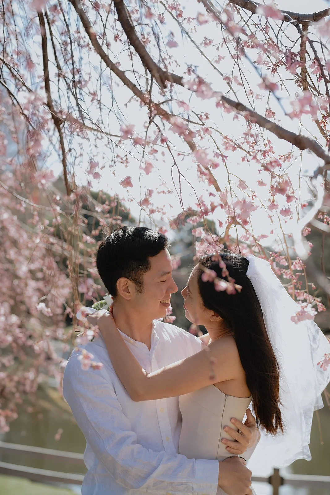 Pre-wedding photoshoot at Shinjuku Gyoen, Tokyo, photo 18 of 30