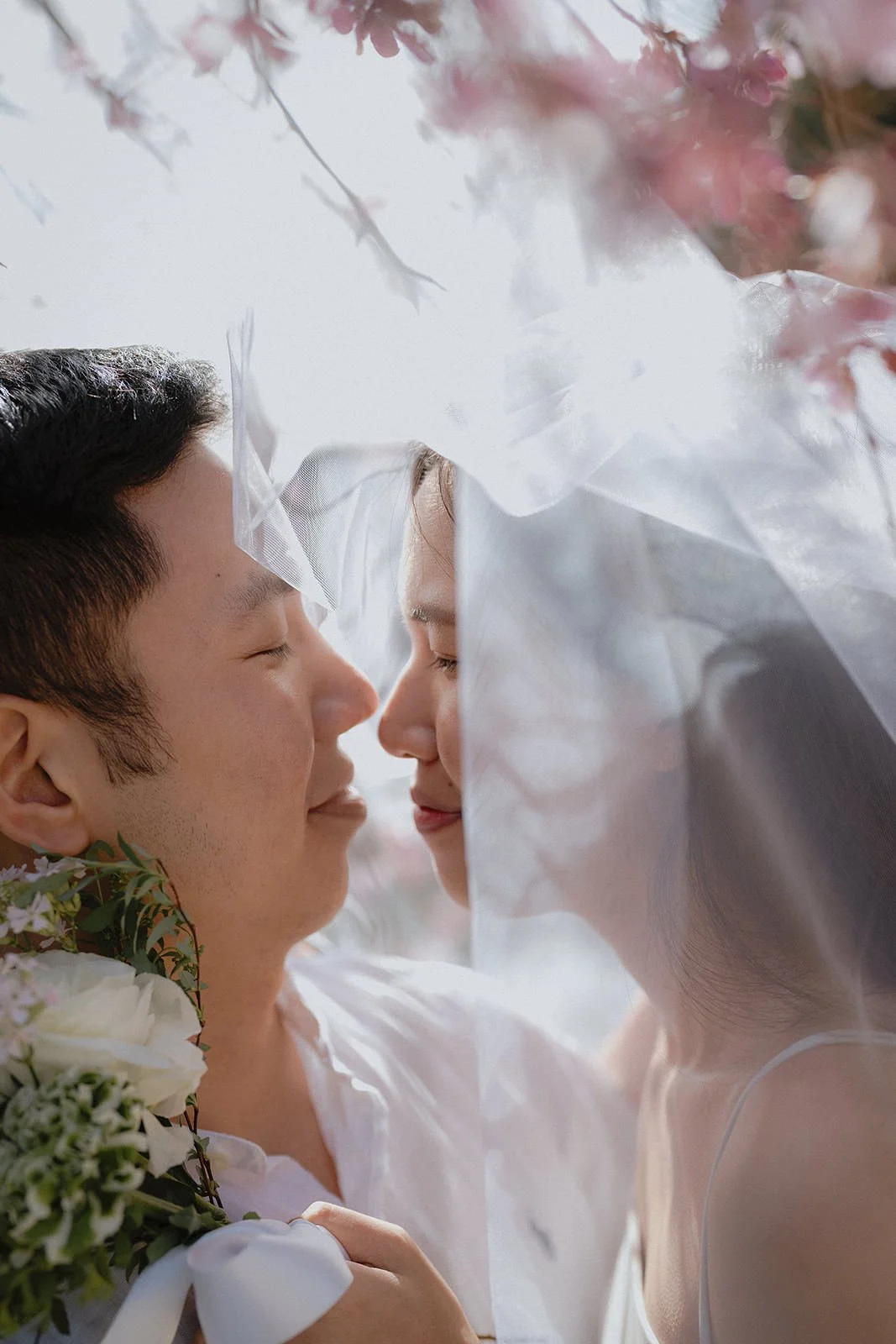 Pre-wedding photoshoot at Shinjuku Gyoen, Tokyo, photo 20 of 30