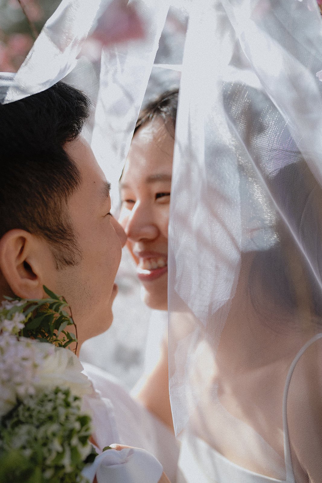 Pre-wedding photoshoot at Shinjuku Gyoen, Tokyo, photo 21 of 30