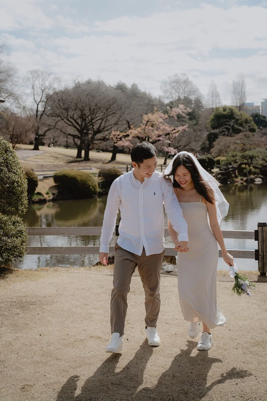 Pre-wedding photoshoot at Shinjuku Gyoen, Tokyo, photo 22 of 30