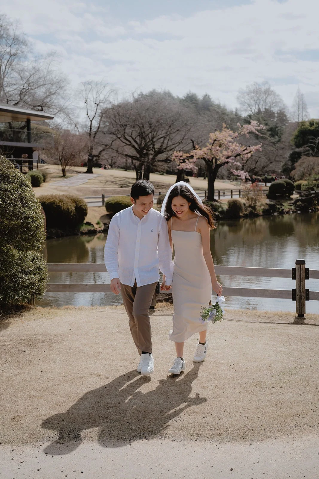 Pre-wedding photoshoot at Shinjuku Gyoen, Tokyo, photo 24 of 30