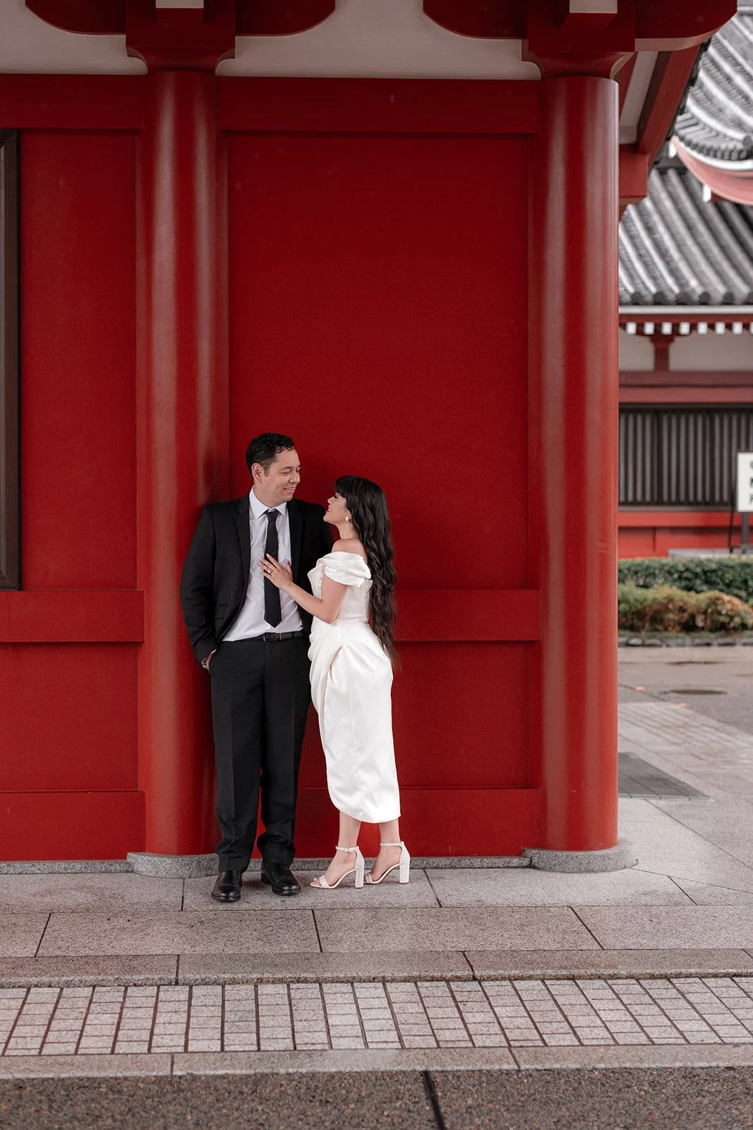 Pre-wedding photoshoot at Asakusa + Zojoji, Tokyo, photo 1 of 15