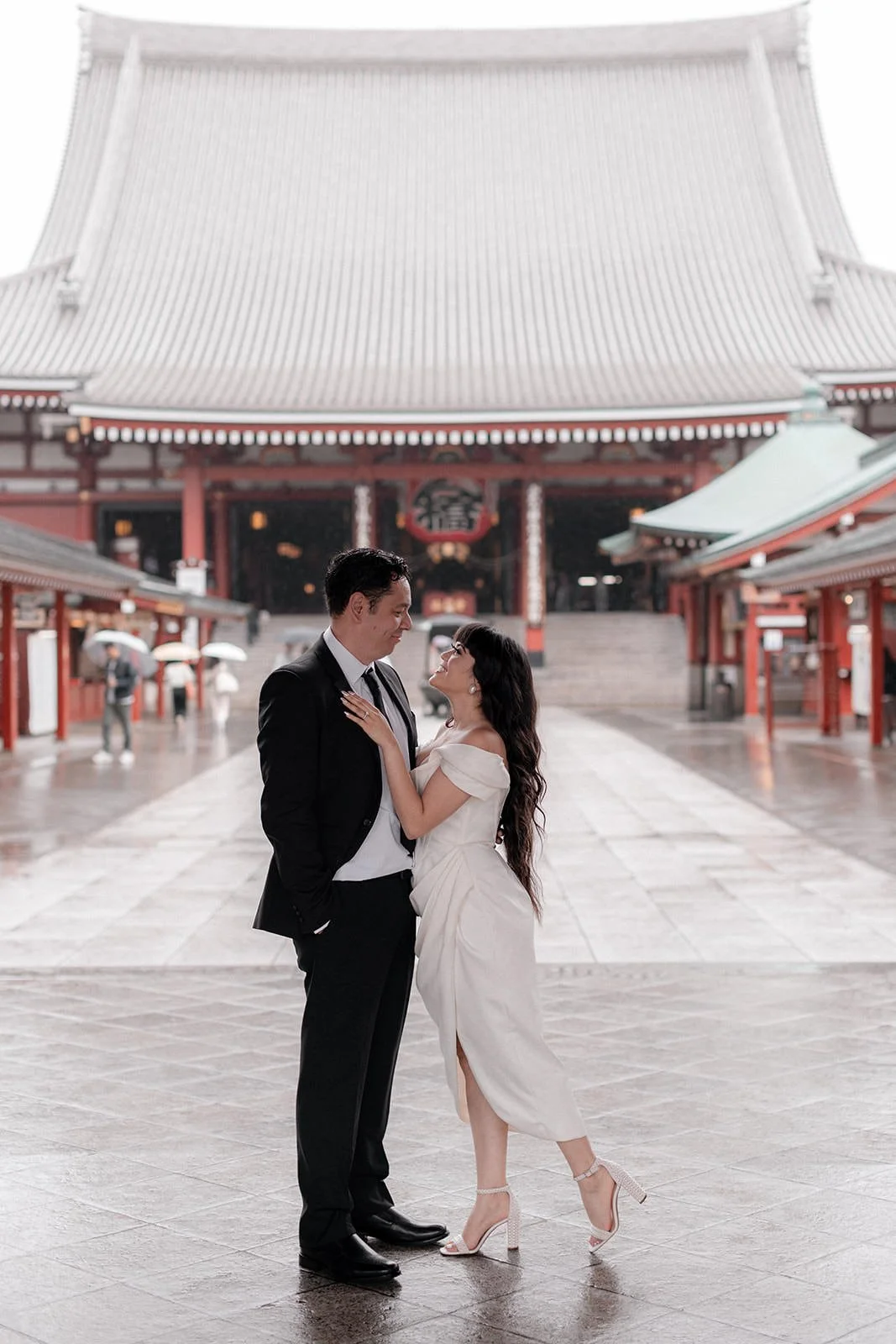 Pre-wedding photoshoot at Asakusa + Zojoji, Tokyo, photo 3 of 15