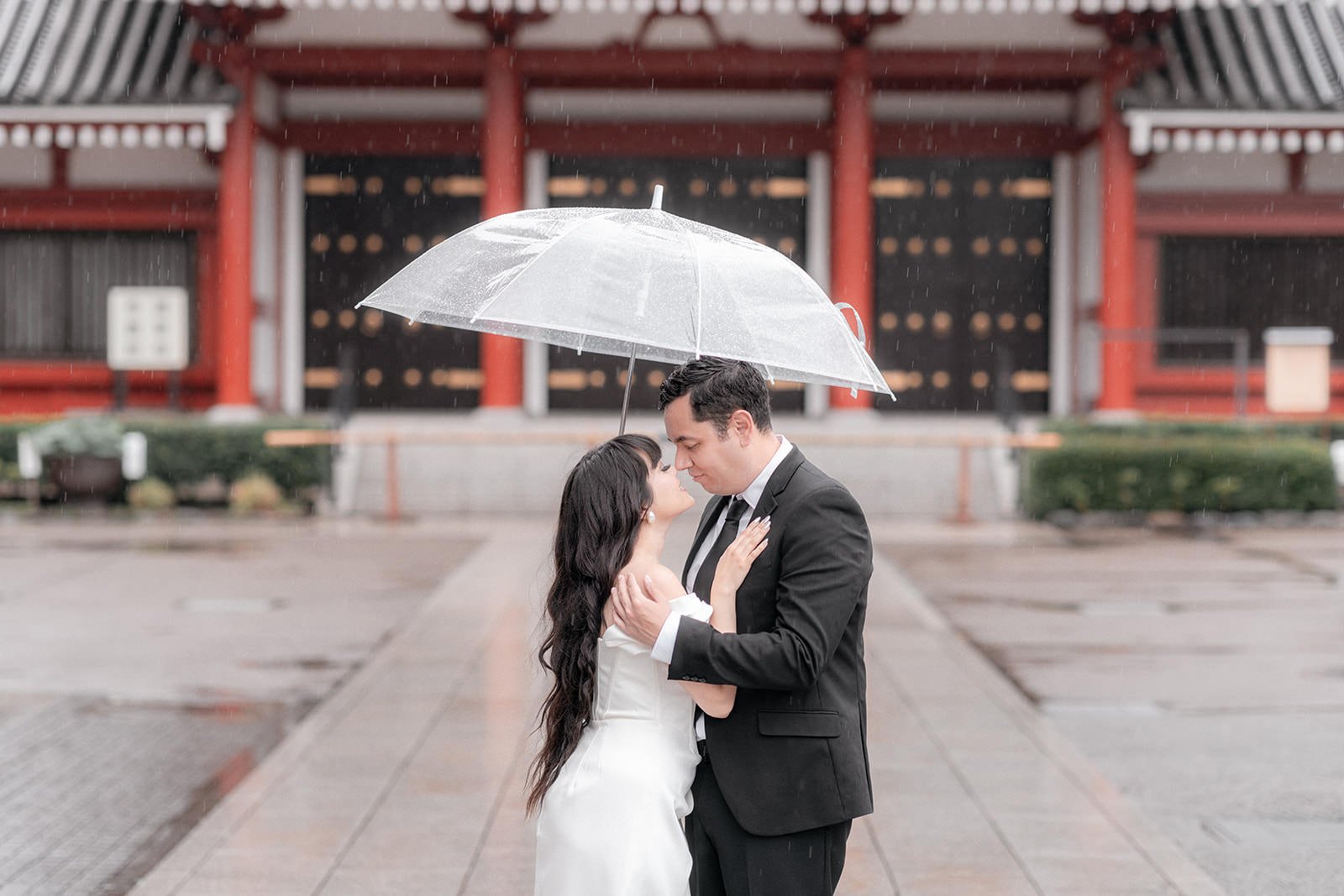 Pre-wedding photoshoot at Asakusa + Zojoji, Tokyo, photo 5 of 15