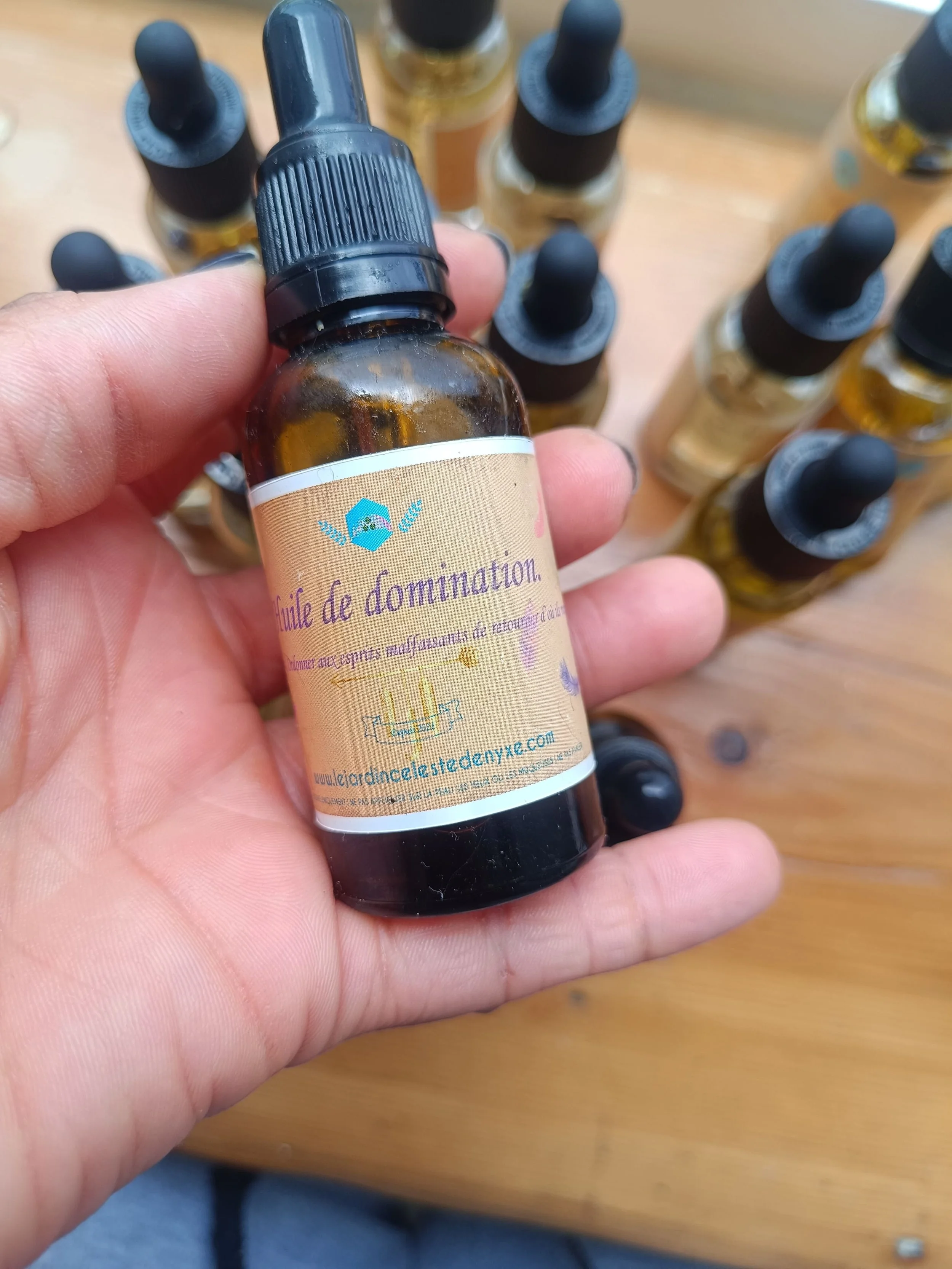 🔮 Huile Hoodoo Bend Over | L'Injonction | Huile d'onction rituelle pour reprendre le contrôle, influencer et dominer les situations