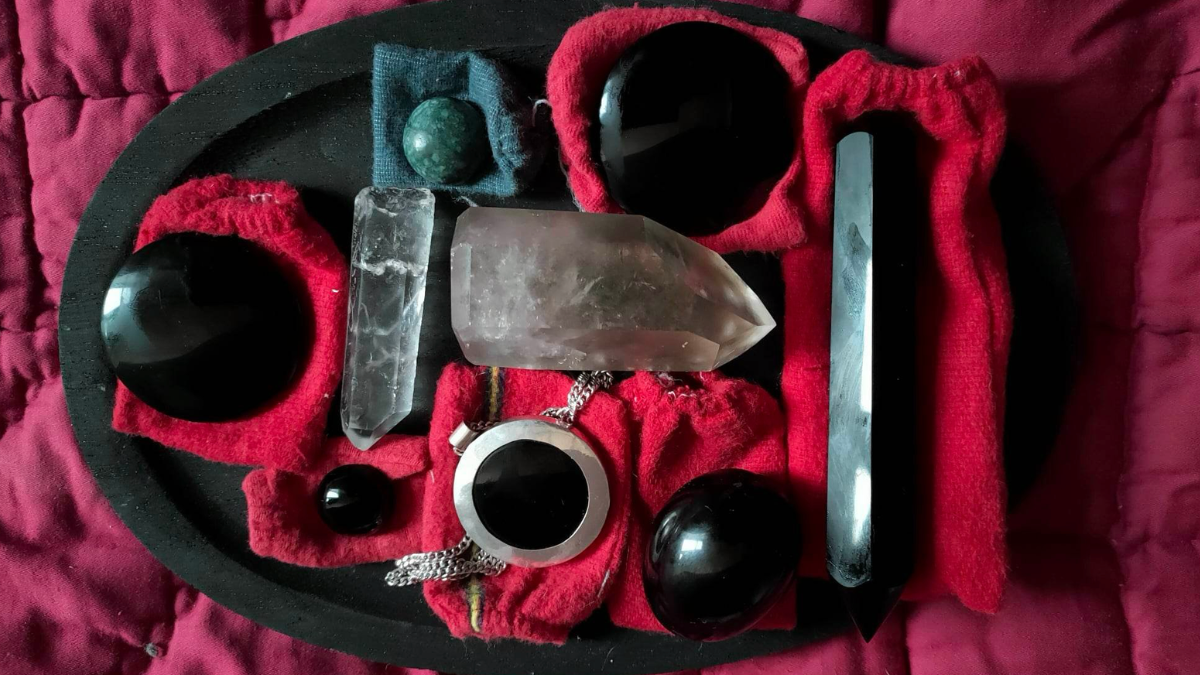 Thérapie par l'Obsidienne Noire : comprendre la méthode d'Ana Silvia Serrano