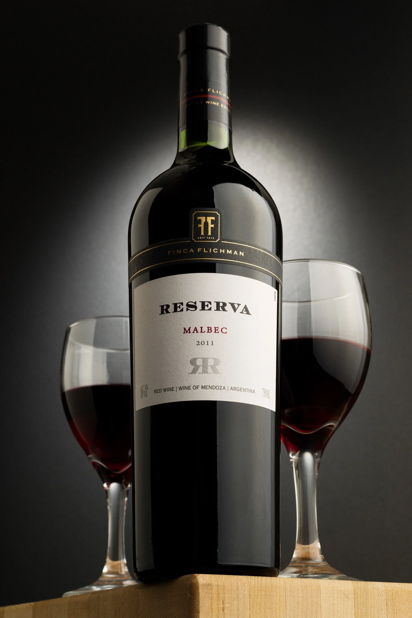 Close-up of Finca Flichman Malbec with two wine glasses on black background