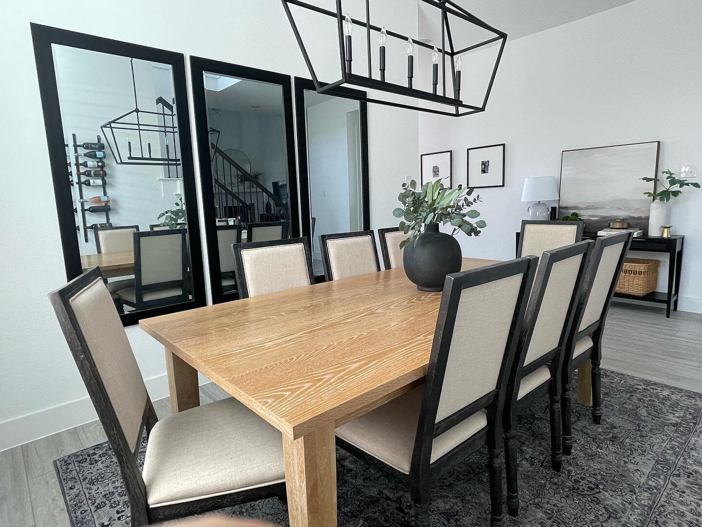 Neutral Dining Room✨When designing a space we layout a plan to provide cohesiveness, balance, and complementing furnishings. 

Adding mirrors that fill the wall to reflect light, and make a narrow dining space appear larger. 
Mixing dining table and 